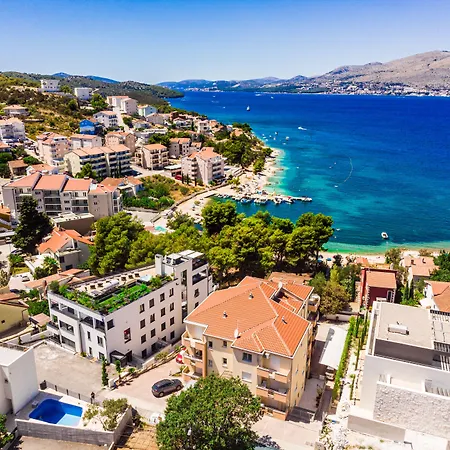 Valentina Apartman *